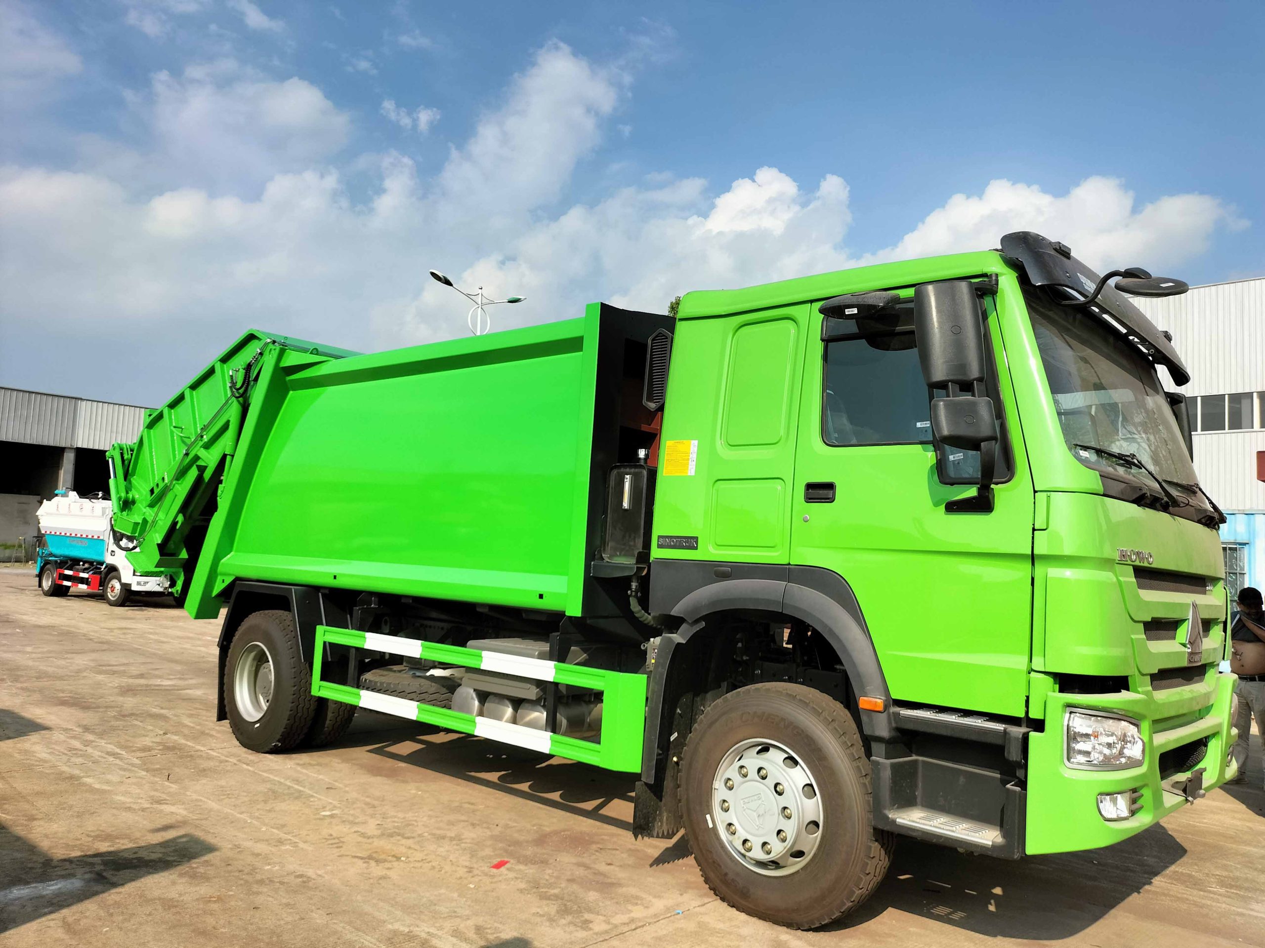 SINOTRUK HOWO Packer Garbage Truck (5)