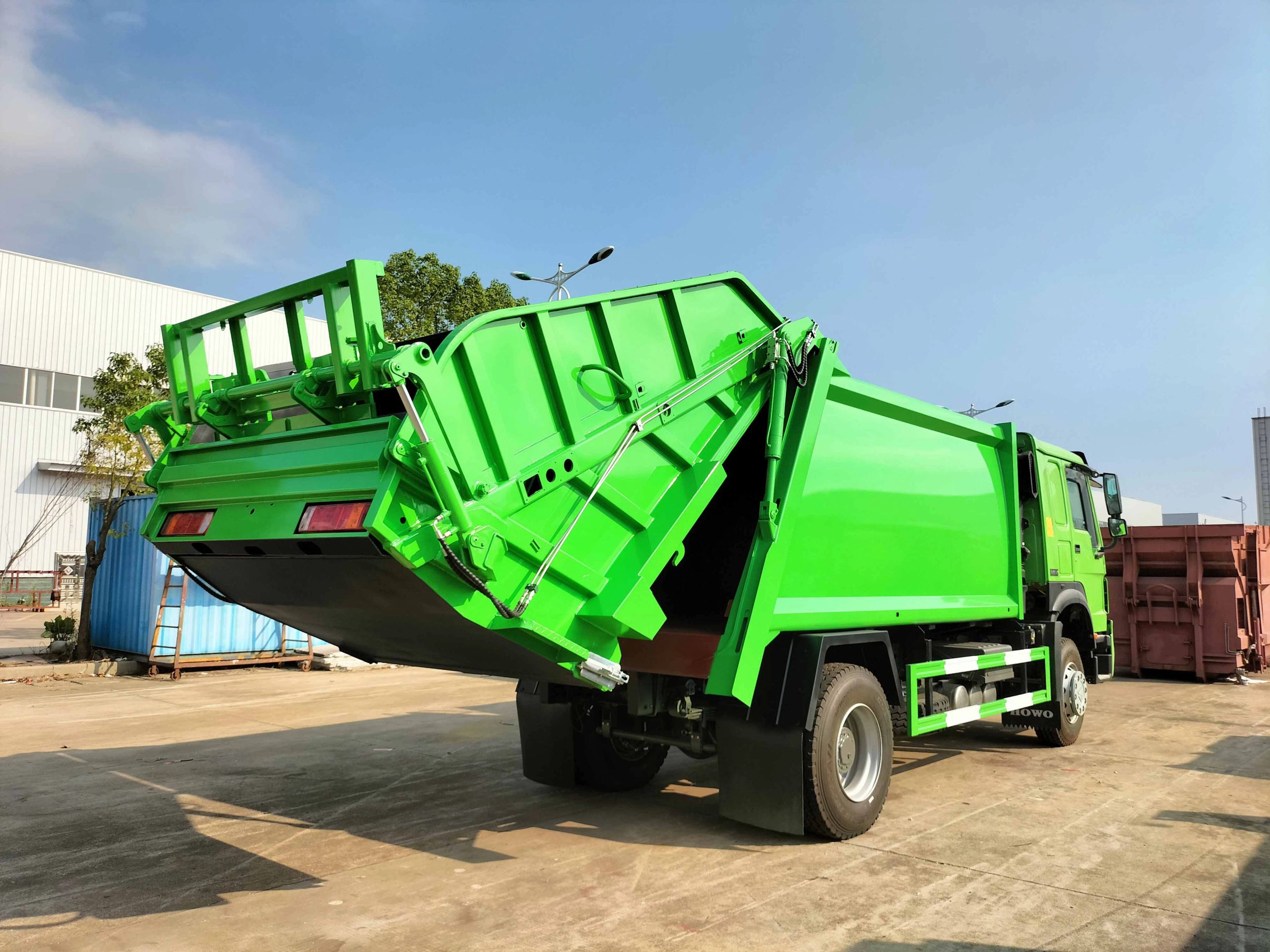 SINOTRUK HOWO Packer Garbage Truck (6)