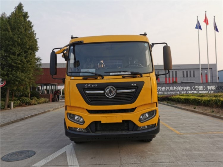 Dongfeng Airport Sweeper Truck 7