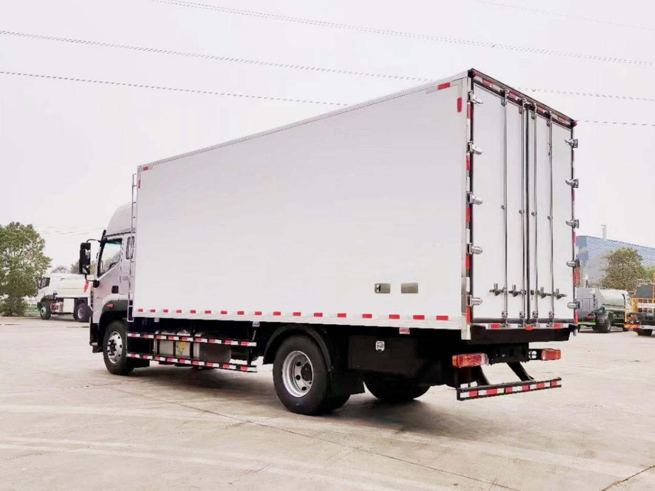 4x2 10Ton Refrigerated Delivery Truck 7