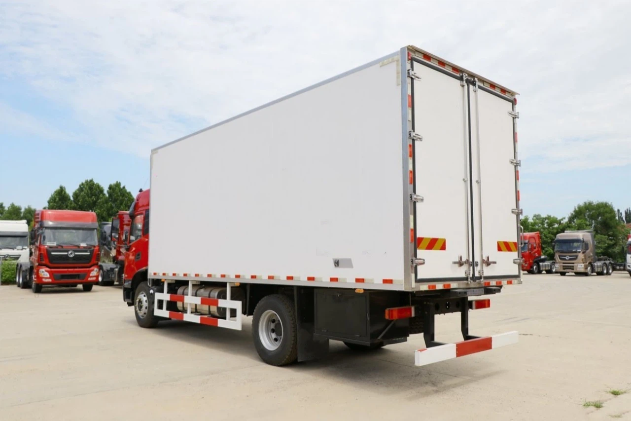 48 CBM High Roof Refrigerated Truck 7