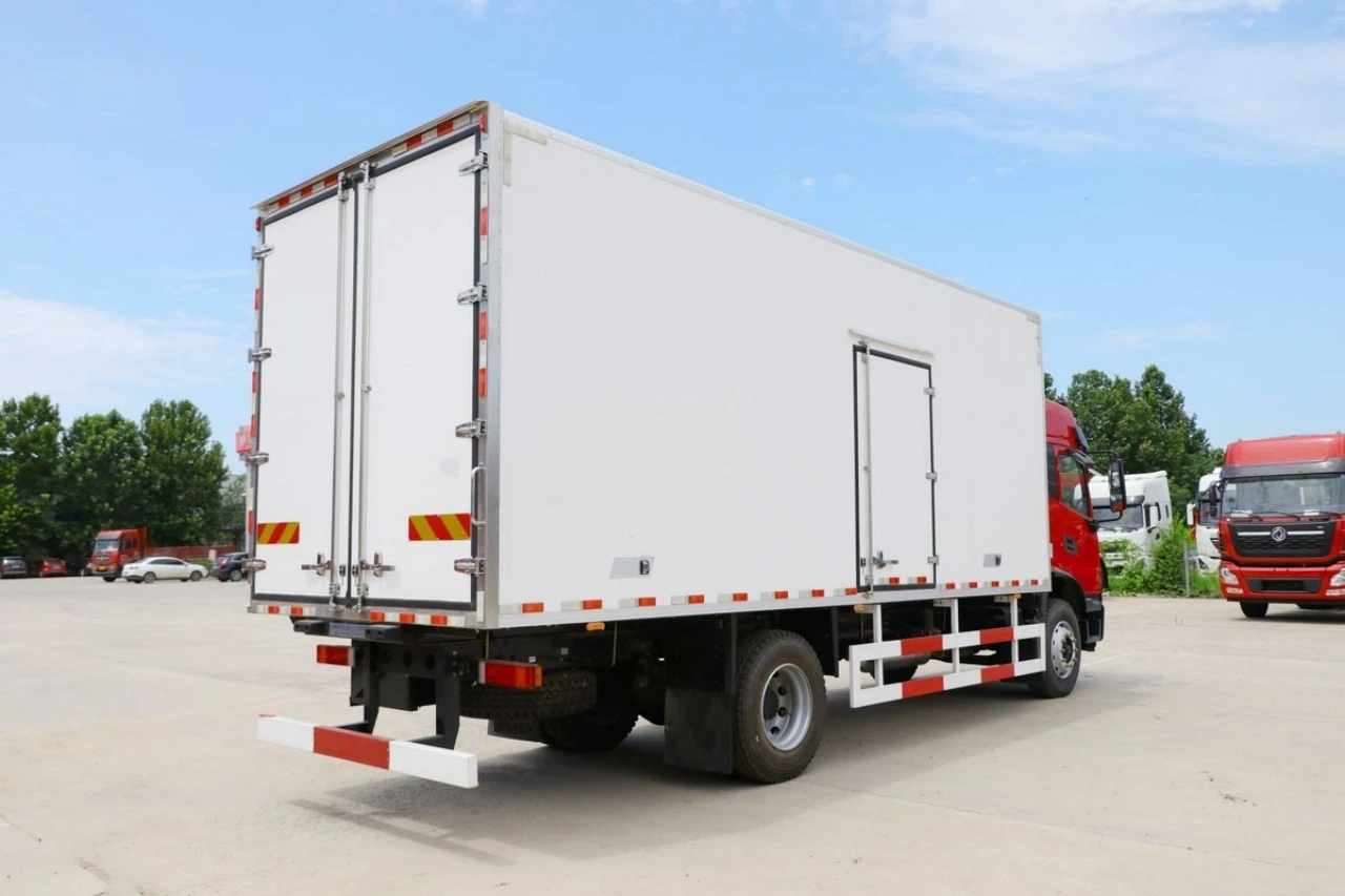 48 CBM High Roof Refrigerated Truck 8