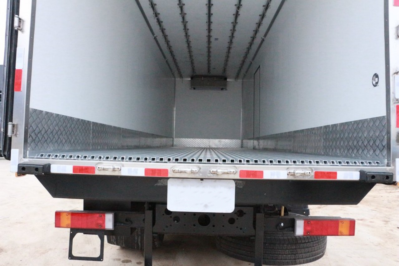 18 Ton Payload 56 CBM Refrigerated Truck 10